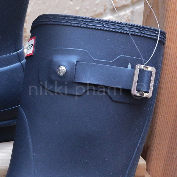 Hunter Women's Original Short Rain Boots in NAVY color . - Picture 2 of 10